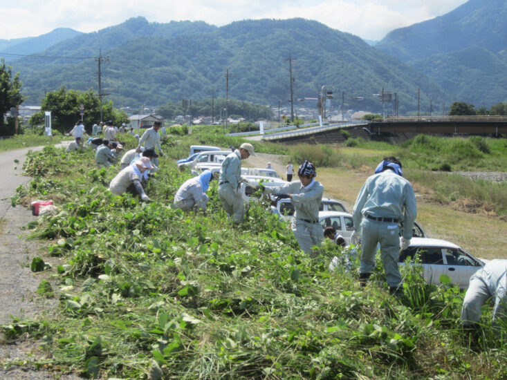 河川敷をきれいに