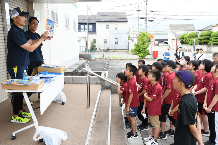 子ども250人がごみ拾い 山梨と海のつながり学ぶ