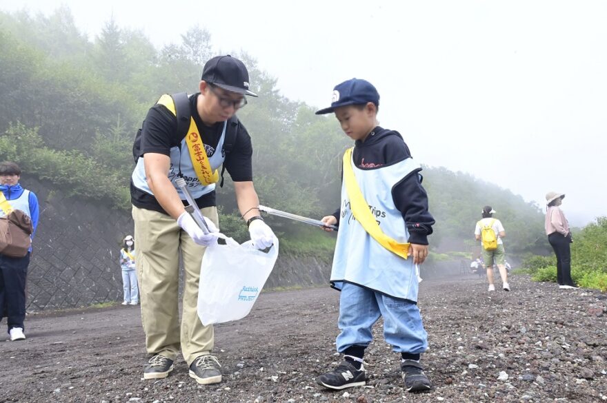 富士山後期クリーン作戦　ごみ７０キロ回収