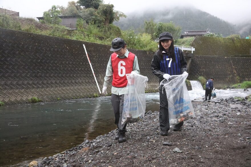 釣り愛好家ら　桂川きれいに