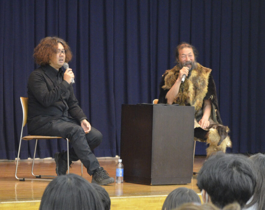 雨宮さん　丸木舟造り記録映画　地元・甲州市で初上映